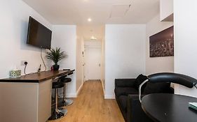 Liverpool City Centre - Fabulous 3 En-Suite Bedrooms - Sleeps 10 People